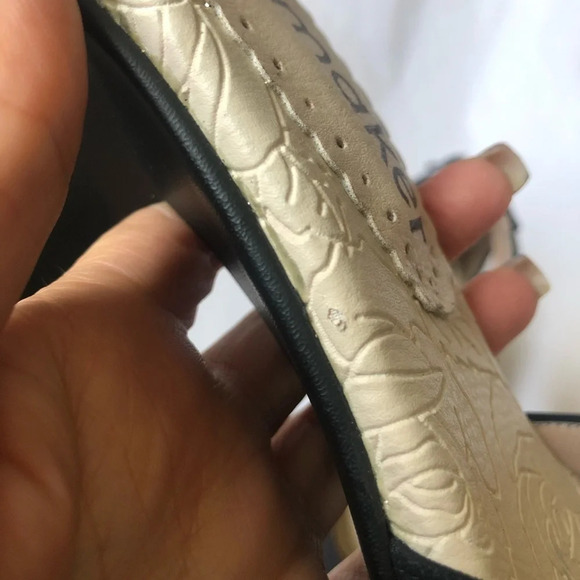 Tastemaker SZ 9 peep toe heels - Picture 6 of 7